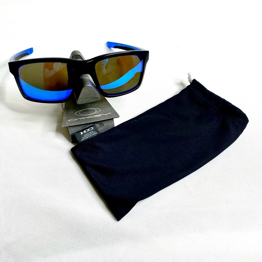 Oakley Mainlink Sapphire Fade collection w/Prizm Sapphire Lenses